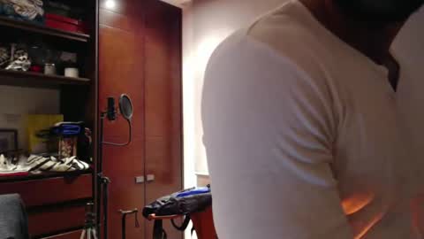 Snapshot of paulripped chatting on 10-16-25, 11:17 Paul online show from 10-16-25, 11:17