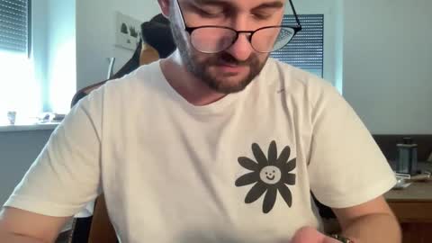 Snapshot of paulsimpsn chatting on 10-26-25, 09:26 love bush online show from 10-26-25, 09:26