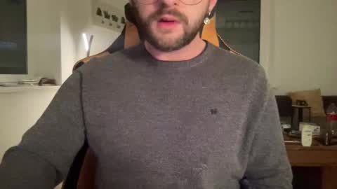 Snapshot of paulsimpsn chatting on 10-27-25, 07:29 love bush online show from 10-27-25, 07:29