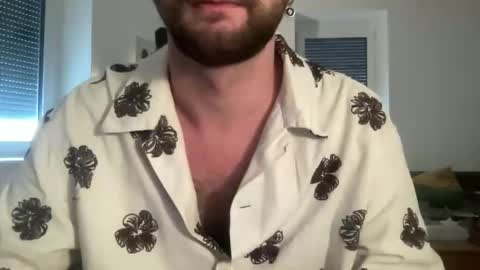 Snapshot of paulsimpsn chatting on 11-21-25, 11:53 love bush online show from 11-21-25, 11:53