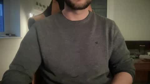 Snapshot of paulsimpsn chatting on 12-17-25, 03:07 love bush online show from 12-17-25, 03:07