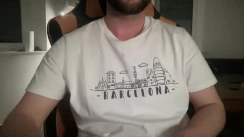 Snapshot of paulsimpsn chatting on 12-18-25, 07:20 love bush online show from 12-18-25, 07:20