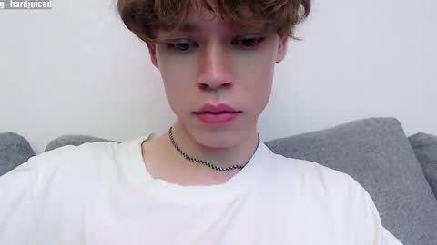 Snapshot of pawclaw chatting on 11-21-25, 08:18 pawclaw online show from 11-21-25, 08:18