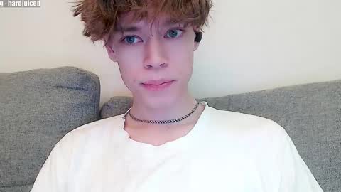 Snapshot of pawclaw chatting on 12-21-25, 11:23 pawclaw online show from 12-21-25, 11:23