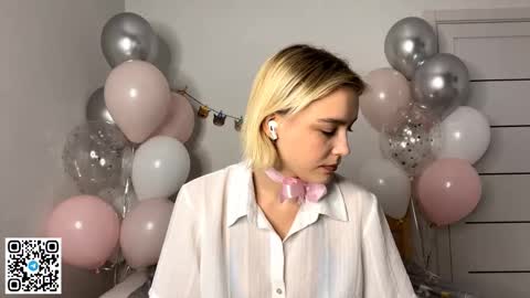 Lola online show from 11-20-25, 03:45