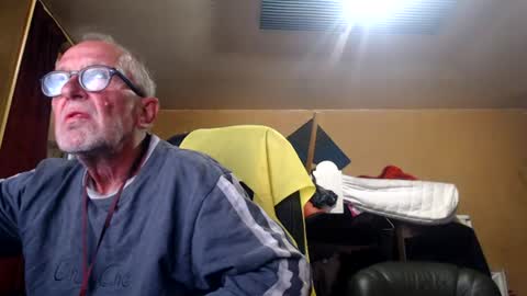 Snapshot of pc8474408 chatting on 06-14-26, 12:51 pc8474408 online show from 06-14-26, 12:51