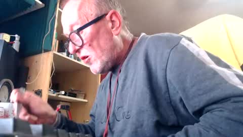 Snapshot of pc8474408 chatting on 06-15-26, 01:24 pc8474408 online show from 06-15-26, 01:24