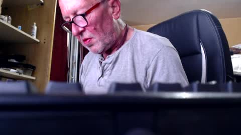 Snapshot of pc8474408 chatting on 07-12-26, 10:28 pc8474408 online show from 07-12-26, 10:28