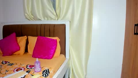 Snapshot of peachyblink chatting on 06-11-26, 02:53 peachyyy online show from 06-11-26, 02:53