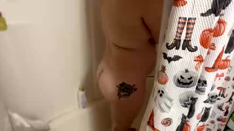 Snapshot of peachyy27 chatting on 10-17-25, 12:01 peachyy27 online show from 10-17-25, 12:01