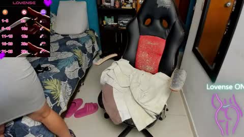 Tangerine Penaut online show from 11-18-25, 01:00