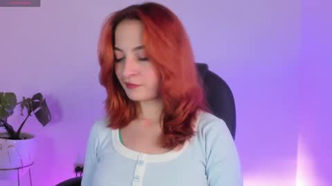 Snapshot of pear__moon chatting on 04-12-26, 05:23 LILLY online show from 04-12-26, 05:23