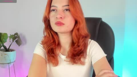 Snapshot of pear__moon chatting on 04-14-26, 01:22 LILLY online show from 04-14-26, 01:22