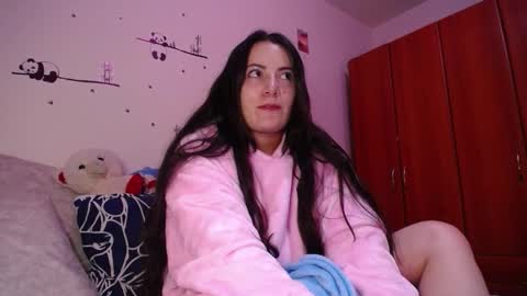 Pearl online show from 09-29-25, 03:33