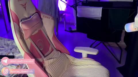 Snapshot of pearlprincess_ chatting on 01-15-25, 01:23 Adelina online show from 01-15-25, 01:23