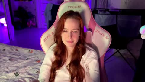 Snapshot of pearlprincess_ chatting on 03-12-25, 02:41 Adelina online show from 03-12-25, 02:41