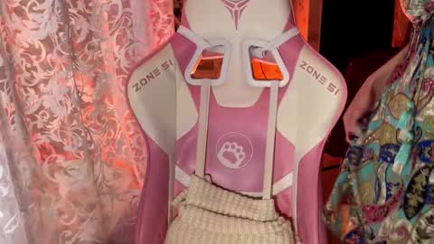 Snapshot of pearlprincess_ chatting on 09-25-25, 04:38 Adelina online show from 09-25-25, 04:38