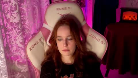 Snapshot of pearlprincess_ chatting on 10-10-25, 01:10 Adelina online show from 10-10-25, 01:10