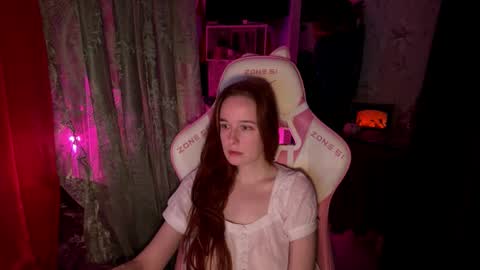 Snapshot of pearlprincess_ chatting on 11-12-25, 05:24 Adelina online show from 11-12-25, 05:24