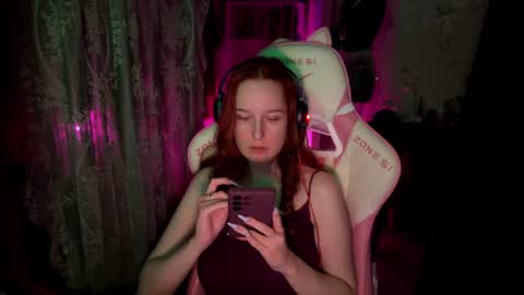 Snapshot of pearlprincess_ chatting on 06-11-26, 01:16 Adelina online show from 06-11-26, 01:16