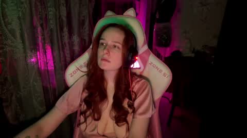 Snapshot of pearlprincess_ chatting on 06-19-26, 01:10 Adelina online show from 06-19-26, 01:10