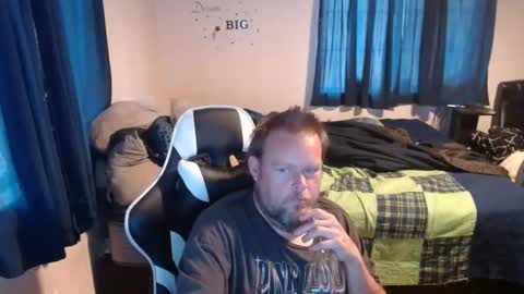 Snapshot of pecker40 chatting on 12-29-24, 04:40 pecker40 online show from 12-29-24, 04:40