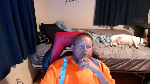 Snapshot of pecker40 chatting on 10-01-25, 01:00 pecker40 online show from 10-01-25, 01:00