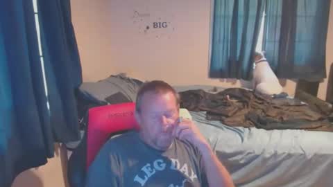 Snapshot of pecker40 chatting on 10-18-25, 07:03 pecker40 online show from 10-18-25, 07:03