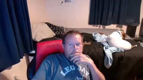 Snapshot of pecker40 chatting on 11-10-25, 02:10 pecker40 online show from 11-10-25, 02:10