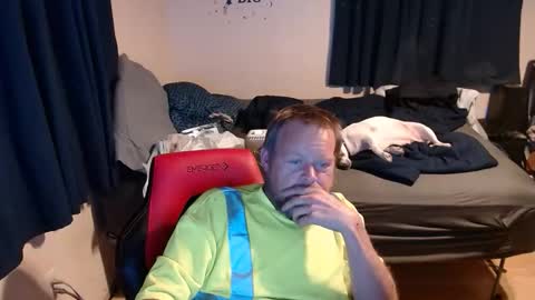 Snapshot of pecker40 chatting on 11-26-25, 03:29 pecker40 online show from 11-26-25, 03:29