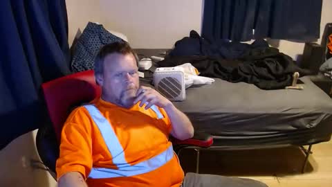 Snapshot of pecker40 chatting on 12-16-25, 02:49 pecker40 online show from 12-16-25, 02:49