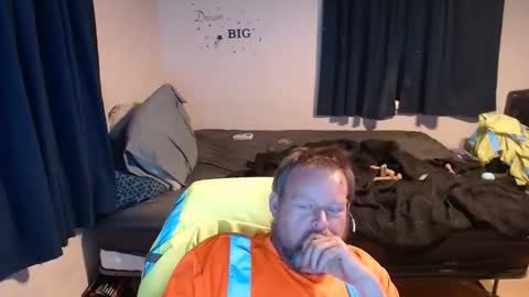 Snapshot of pecker40 chatting on 01-17-26, 02:27 pecker40 online show from 01-17-26, 02:27