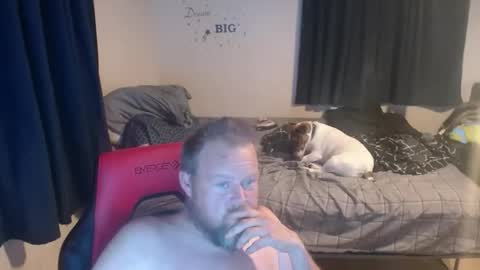 Snapshot of pecker40 chatting on 04-12-26, 05:23 pecker40 online show from 04-12-26, 05:23