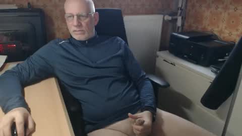 Snapshot of pemue65 chatting on 01-19-26, 09:46 Pemue65 online show from 01-19-26, 09:46