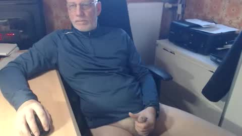 Snapshot of pemue65 chatting on 02-09-26, 07:56 Pemue65 online show from 02-09-26, 07:56