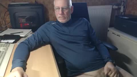 Snapshot of pemue65 chatting on 03-04-26, 06:19 Pemue65 online show from 03-04-26, 06:19