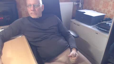 Snapshot of pemue65 chatting on 03-12-26, 08:09 Pemue65 online show from 03-12-26, 08:09