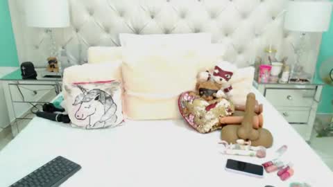 Snapshot of penelopelaurent chatting on 06-17-26, 12:29 Penelope Laurent online show from 06-17-26, 12:29