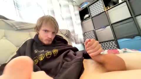 Penguin online show from 09-12-25, 04:51