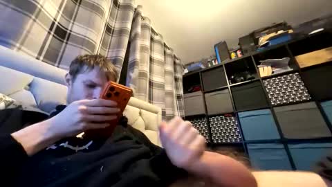 Penguin online show from 12-22-25, 07:22