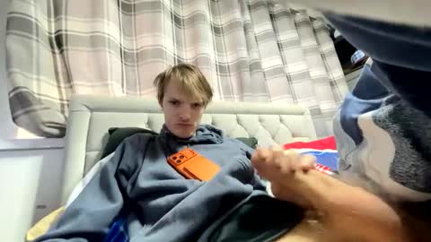 Penguin online show from 03-06-26, 02:46