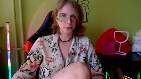 Snapshot of penny_lust chatting on 06-08-26, 04:40 Penny online show from 06-08-26, 04:40