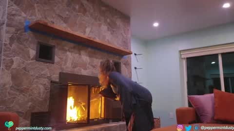 Peppermint and Dusty  online show from 11-30-25, 02:37