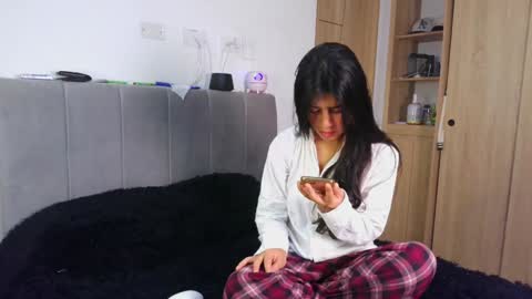 Snapshot of perceo09 chatting on 01-05-25, 11:48 first anal video in bio we are lucy and perceo follow us online show from 01-05-25, 11:48