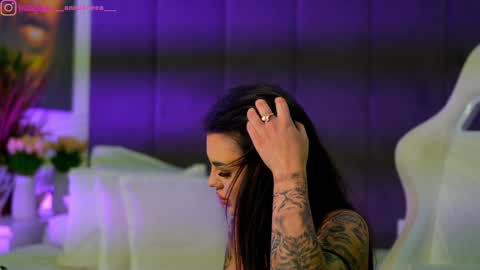 Dee online show from 11-20-25, 03:45