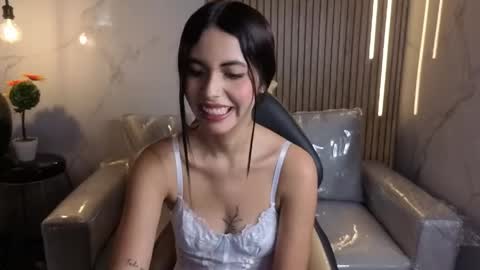 perla_lovely online show from 05-20-26, 12:22