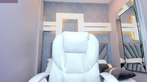 PERLA  online show from 12-19-24, 08:23