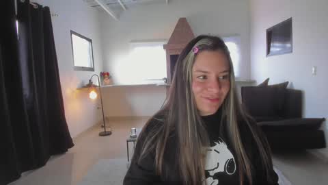 Marie online show from 02-05-25, 01:00