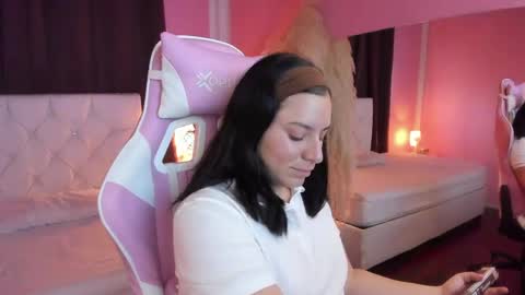 Snapshot of persefone_saira chatting on 05-27-26, 12:24 Marie online show from 05-27-26, 12:24