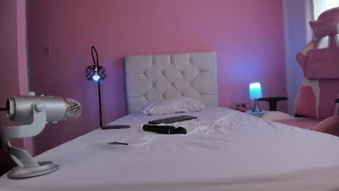 Snapshot of persefone_saira chatting on 06-10-26, 12:15 Marie online show from 06-10-26, 12:15